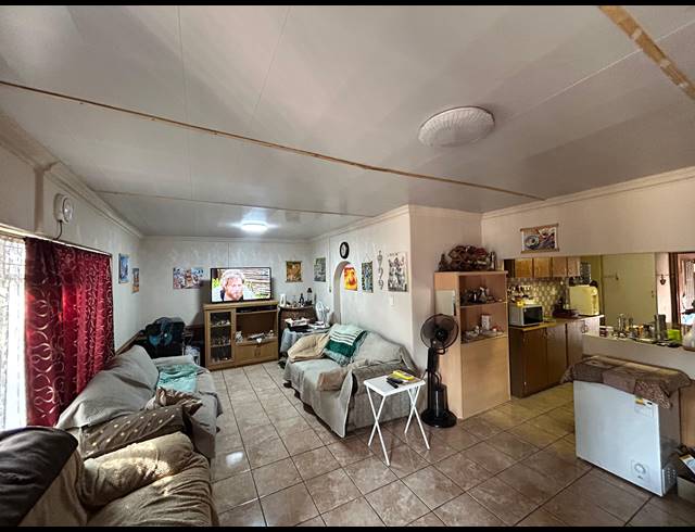 5 BEDROOM FREESTANDING FOR SALE IN PRETORIA WEST
